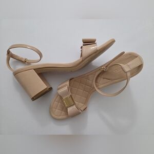 Cole Haan Size 9 Patent Nude Block Heel Sandals With Bow Buckle.